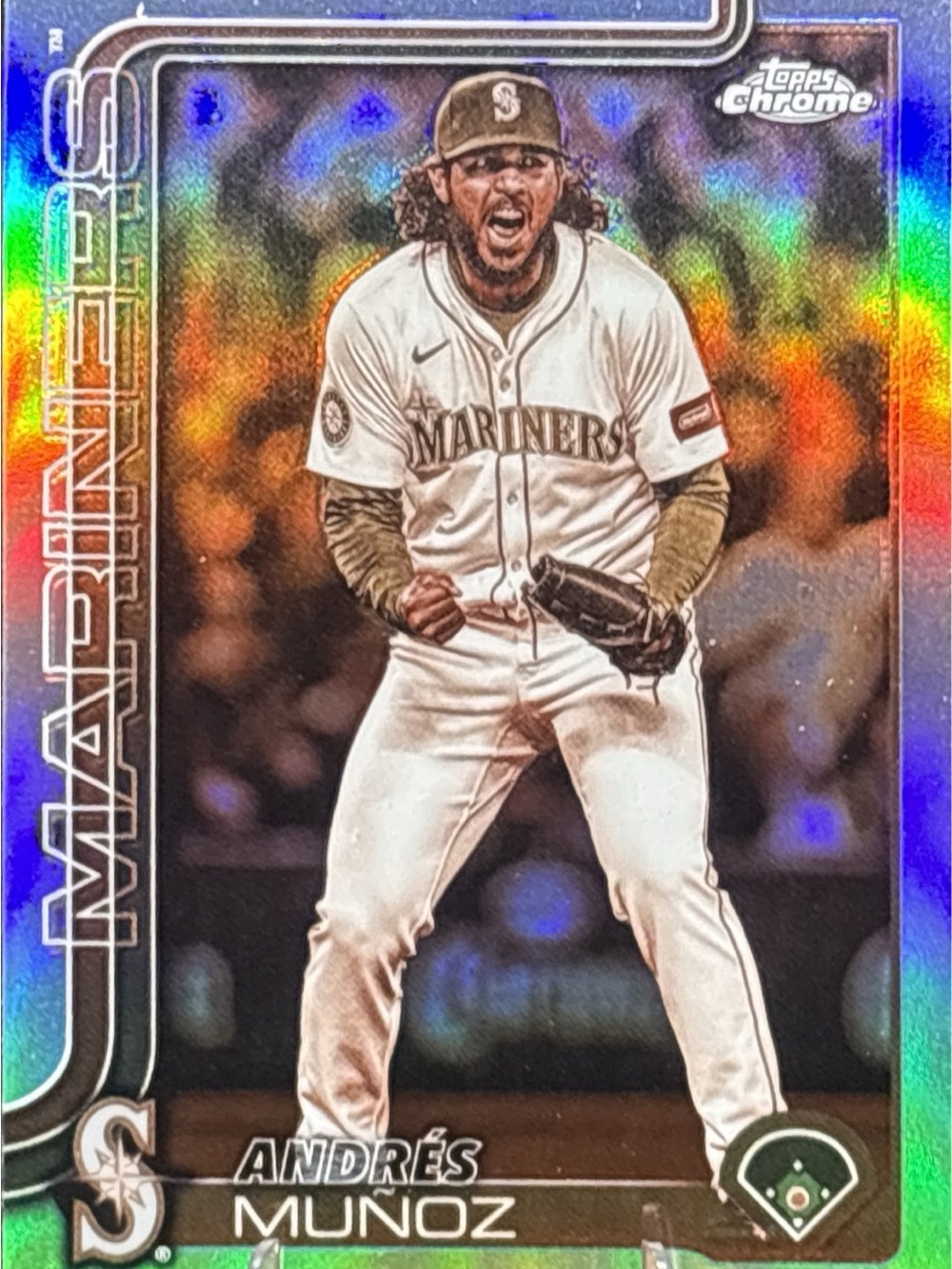 Topps Chrome Andrés Muñoz Holographic Rainbow/White Mariners Card